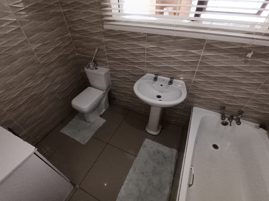 4 Bedroom Property for Sale in Geelhoutpark North West